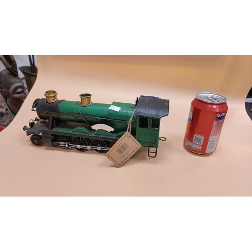 100 - Model tinplate locomotive, green Great Western Railways