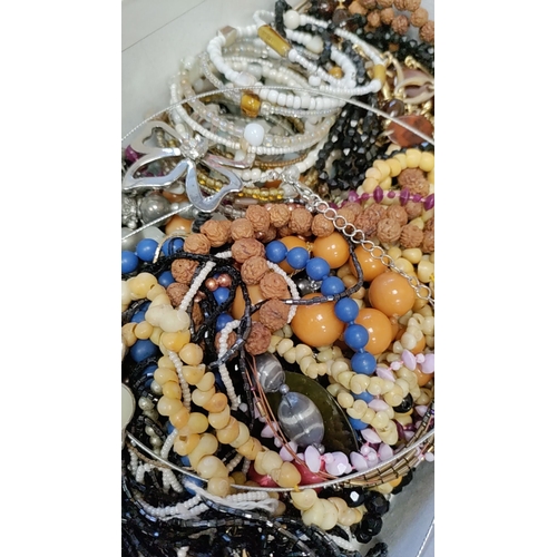 258 - Job lot of costume jewellery