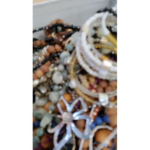 258 - Job lot of costume jewellery