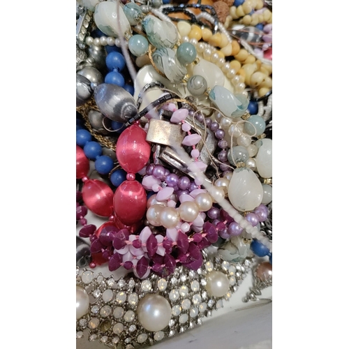 258 - Job lot of costume jewellery