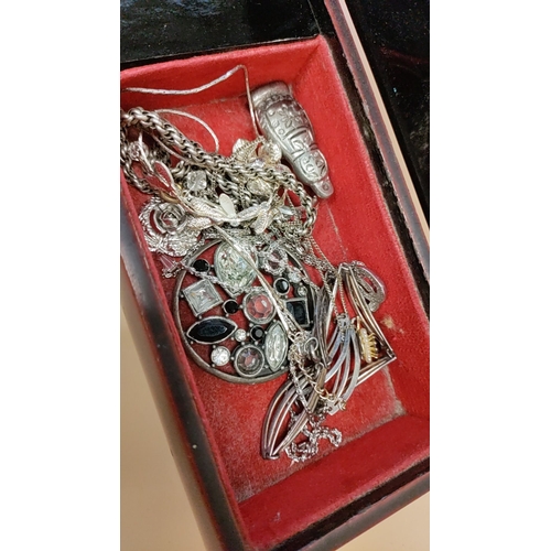 259 - Oriental vintage musical jewellery box with white metal jewellery