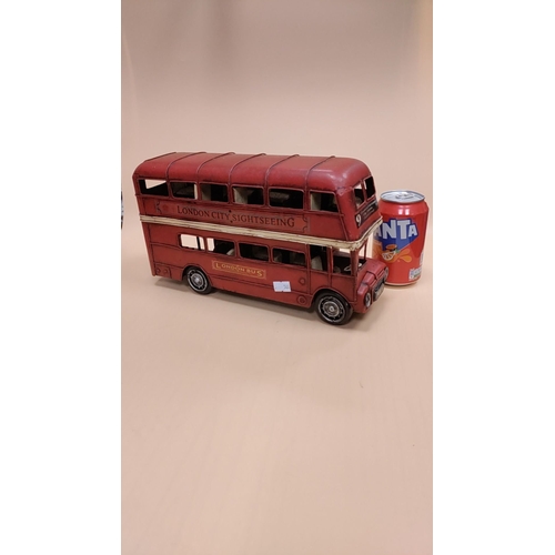 94 - Model tinplate London city bus