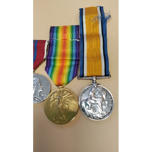 286 - 2 x WW1 medals to include West Yorkshire Reg and Victory medal Lieutenant.O.G.Watson and 2 WWii defe... 