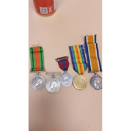 286 - 2 x WW1 medals to include West Yorkshire Reg and Victory medal Lieutenant.O.G.Watson and 2 WWii defe... 