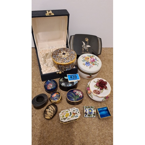 439 - Collection of 11 trinket and pill boxes to include Royal Albert china, bakelite and closonne ware et... 