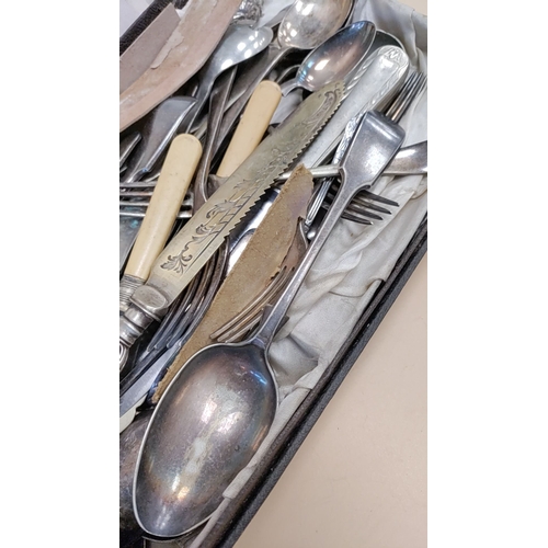 447 - Box of assorted vintage cutlery