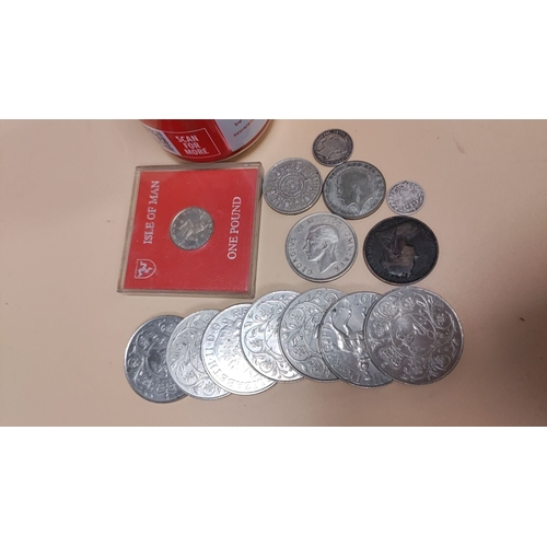 474 - Collection of vintage crowns and other coins including an Isle Of Man pound coin