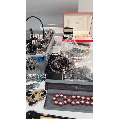 479 - Large tub of costume jewellery