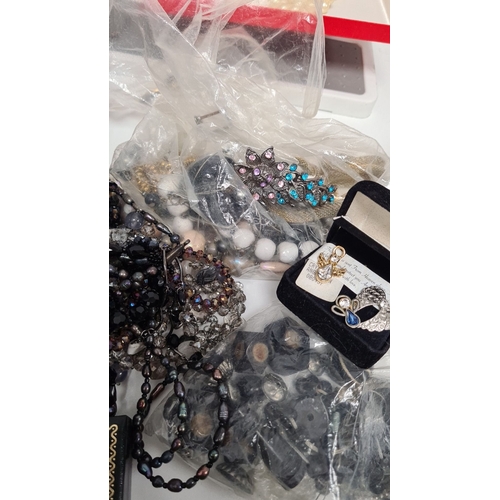 479 - Large tub of costume jewellery