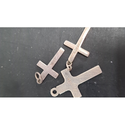 487 - 5 assorted silver crosses