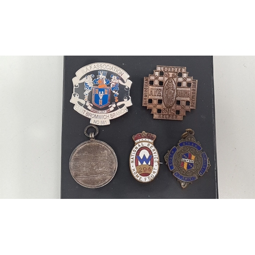 490 - Selection of vintage badges to include hallmarked silver, National Service  Home Front wwii enamel b... 