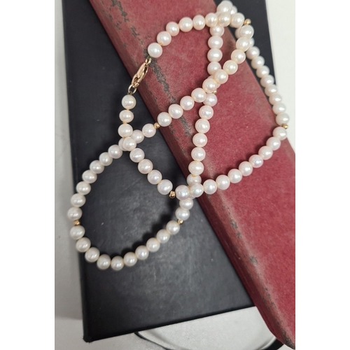 496 - Pearl necklace with 375 gold clasp