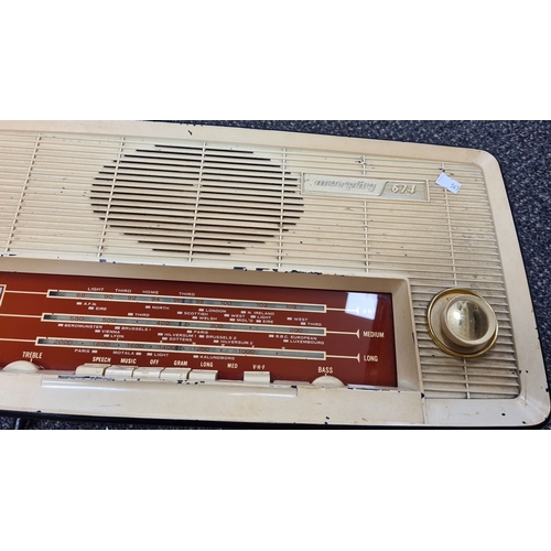 497 - Murphy 674 Valve radio in bakelite