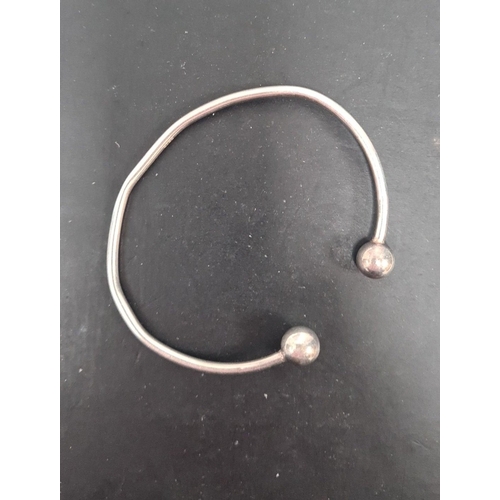 518 - 925 silver bangle 7cm across