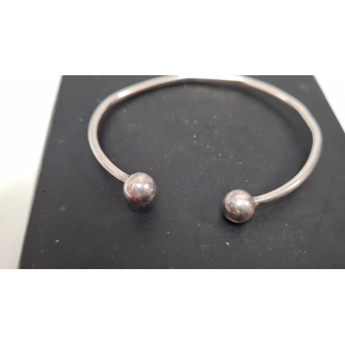 518 - 925 silver bangle 7cm across