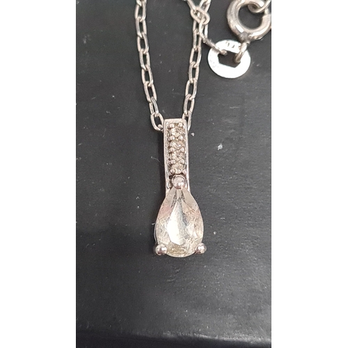 524 - 925 silver 44cm chain and pendant