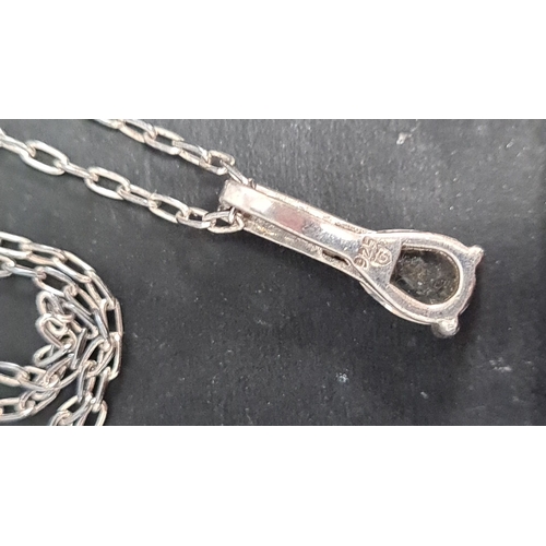 524 - 925 silver 44cm chain and pendant