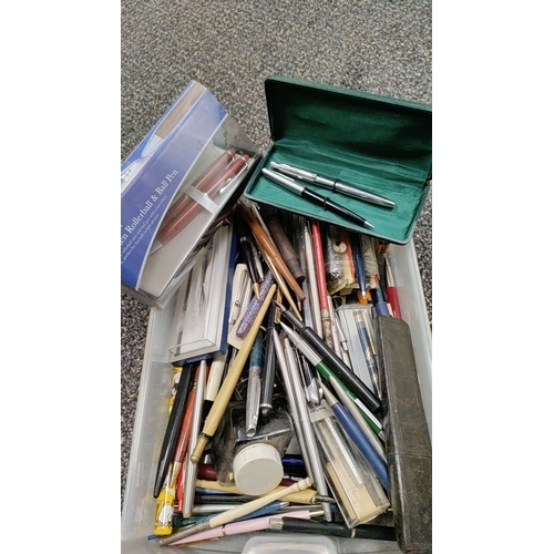 533 - Job lot of assorted fountain and ball point pens