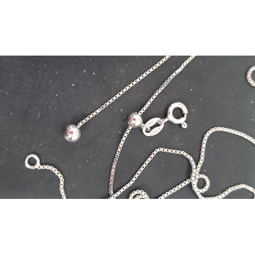 566 - 925 Silver chain with ball bearing style adornment. 60cm