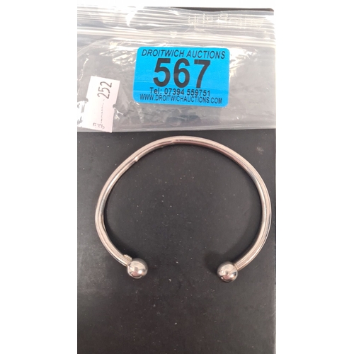 567 - 925 Silver bangle. 7cm