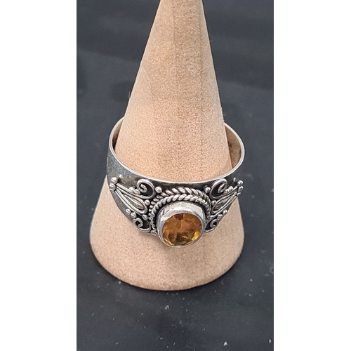 570 - 925 Silver ring with orange gemstone and wired styling. Size S