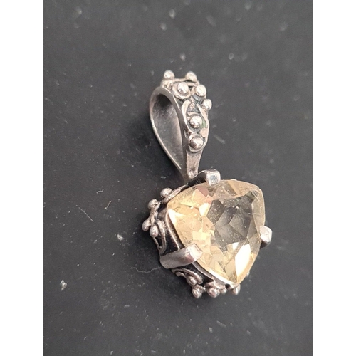 577 - 925 Silver and citrine coloured faceted stone