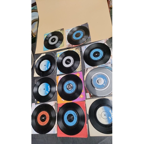 540 - Collection of 45s Blondie vinyl singles, Mixed condition