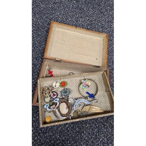 587 - Box of costume jewellery, Box AF