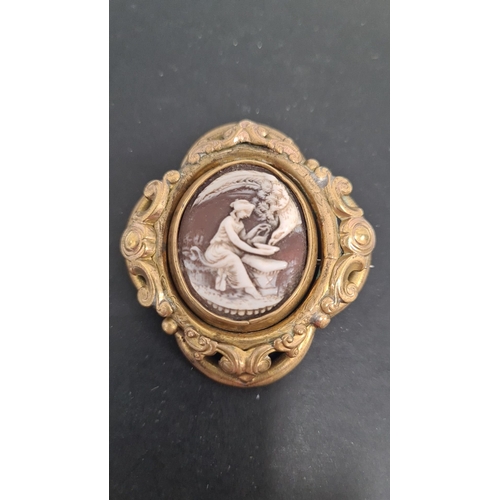 590 - Victorian mourning brooch with cameo swivel yellow metal