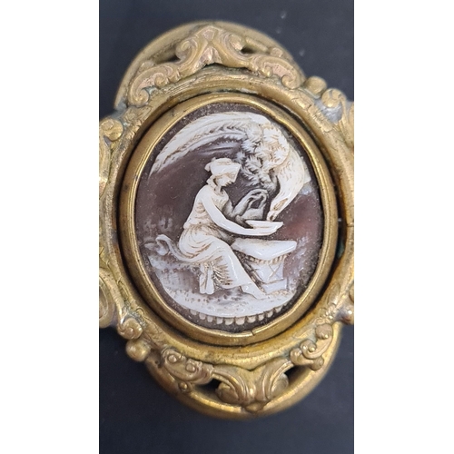 590 - Victorian mourning brooch with cameo swivel yellow metal