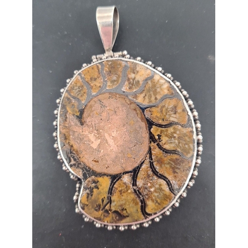 593 - 925 silver large ammonite pendant. 6cm