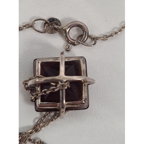 594 - 925 silver necklace with garnet colour stone