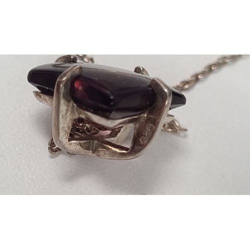 594 - 925 silver necklace with garnet colour stone