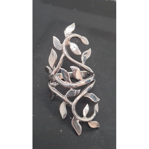 595 - 925 silver leaf design statement ring. Size P