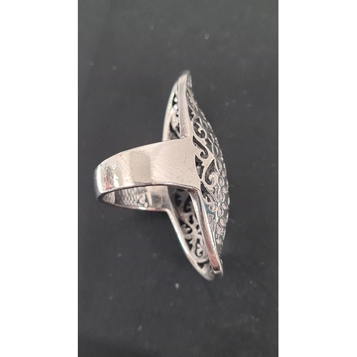 599 - Large 925 silver statement ring with lattice design. Size Q