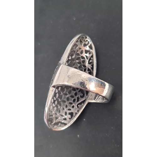 599 - Large 925 silver statement ring with lattice design. Size Q