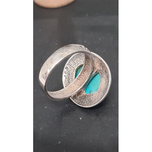 604 - 925 silver ring with turquoise gemstone. Size P