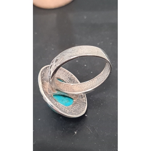 604 - 925 silver ring with turquoise gemstone. Size P