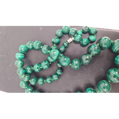 612 - Malachite beaded necklace. 50cm