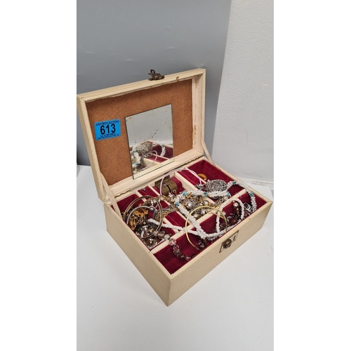 613 - Jewellery box of costume jewellery