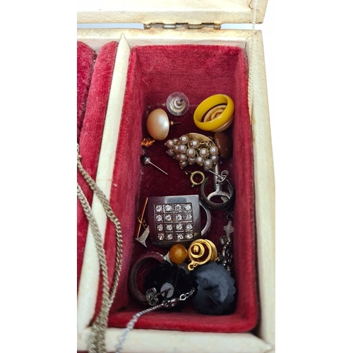 613 - Jewellery box of costume jewellery