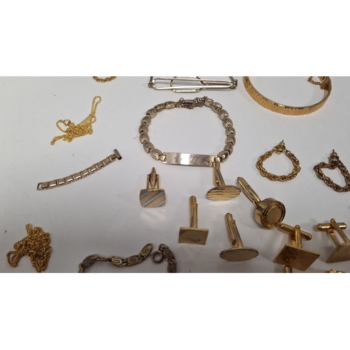 615 - Job lot of yellow metal jewellery with AF pocket watch