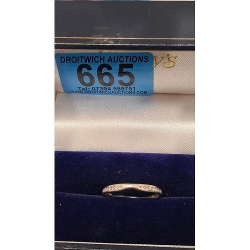 665 - 375 white gold ring diamond set 1.6gram