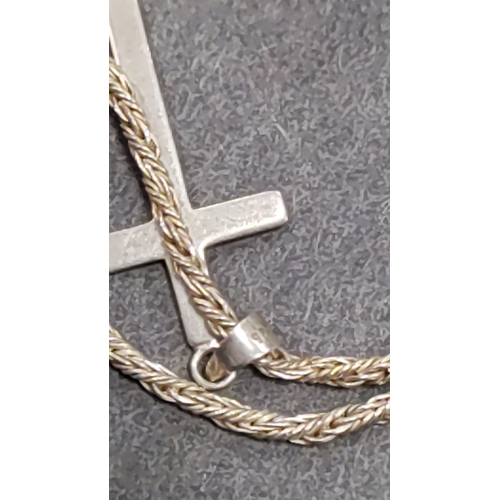 646 - 925 silver chain with cross pendant 36cm long