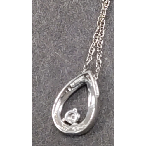 650 - 925 silver chain 44cm long with 925 pendant