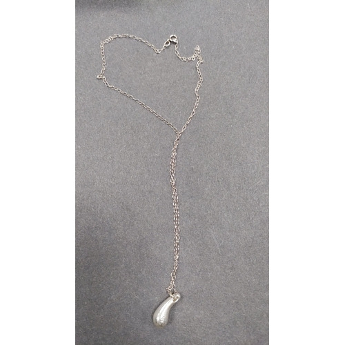 649 - 925 silver chain with silver pendant 46cm long