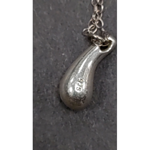 649 - 925 silver chain with silver pendant 46cm long