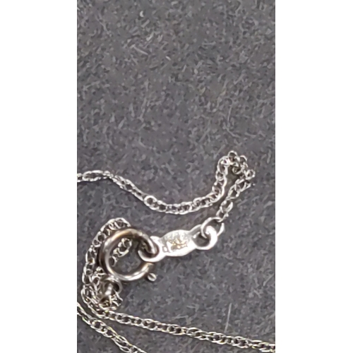 650 - 925 silver chain 44cm long with 925 pendant