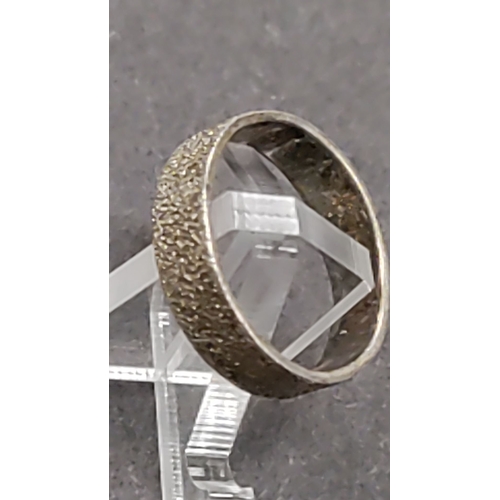 660 - 925 silver band ring size 0