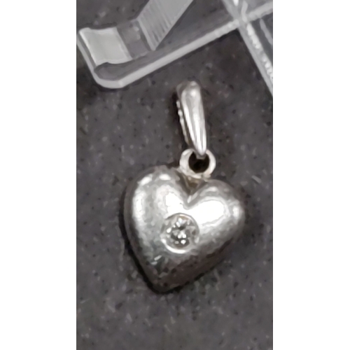 661 - 925 silver heart pendant with clear stone